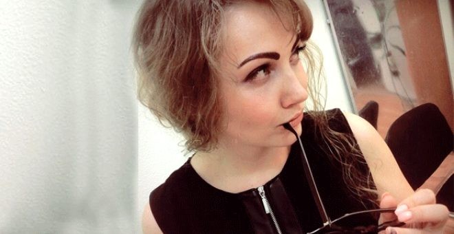 Qadın direktor sevgilisinin həyat yoldaşını tələbəsinə bıçaqlatdı - FOTO